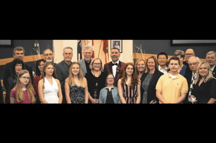 قهرمانان آرورا را معرفی کنید